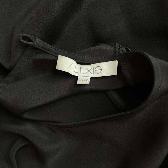 ALEXIS Fernand Ruffle Trim Cold Shoulder Top - Picture 3 of 8